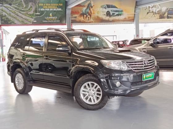 TOYOTA HILUX SW4 3.0 SRV 4X4 7 LUGARES 16V TURBO INTERCOOLER DIESEL 4P AUTOMÁTICO